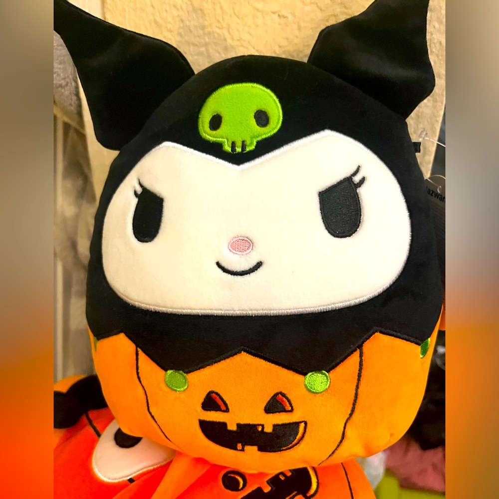 SANRIO KUROMI HALLOWEEN SQUISHMALLOW NWT 🤩✨